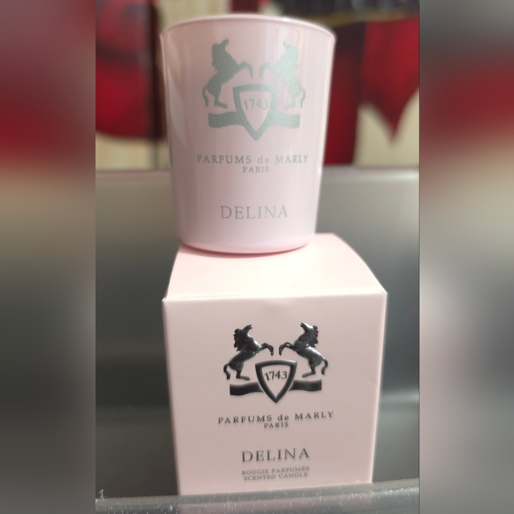Parfums de Marly Delina Scented Candle - Soft Pink - Picture 3 of 4